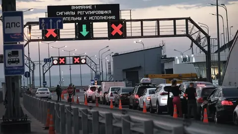 Після атаки дронів на Крим зросла черга на Кримському мосту