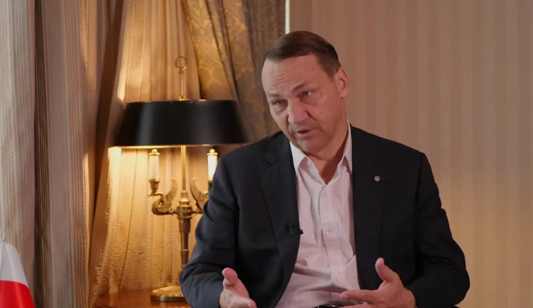 Сікорський: Київ сам обирає героїв, але за наслідки відповідатиме теж сам