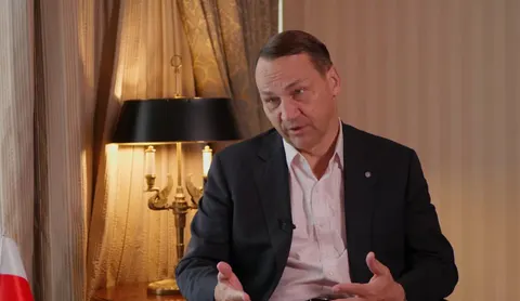 Сікорський: Київ сам обирає героїв, але за наслідки відповідатиме теж сам