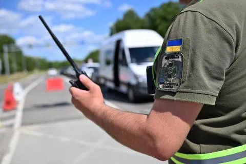 Черги легкових авто на кордоні Львівщини з Польщею: деталі