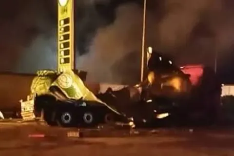 Удар по «Ягодину»: АЗС біля кордону з Польщею пошкоджено, МЗС закликає до санкці