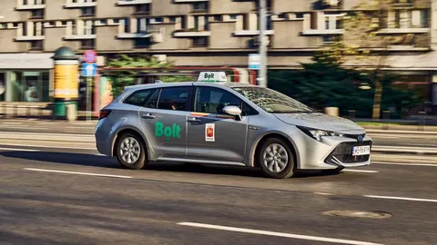 У Польщі жінка вдарила українського таксиста через відмову зупинитися біля магаз