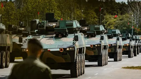 Польща проведе найбільший військовий парад без участі України