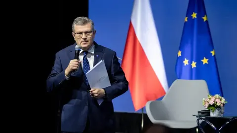 Польща попередила Україну про наслідки вшанування Бандери і Шухевича