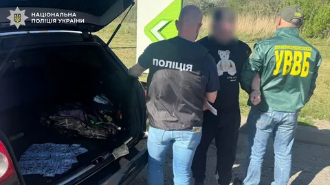 На Львівщині судитимуть чоловіка, який за 11 тисяч доларів обіцяв влаштувати виї