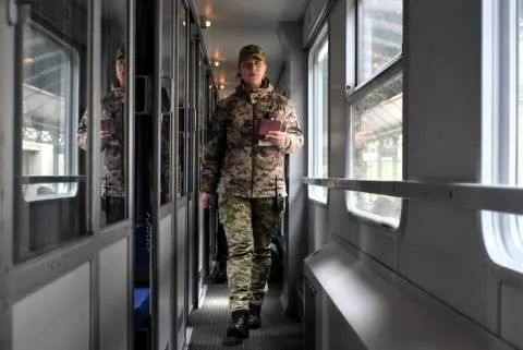Черги з 395 авто на західному кордоні України: деталі