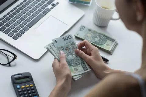 Польща підвищила мінімалку на 2027 рік: що це означає для українців