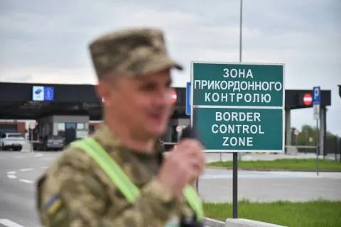 Черги з 155 авто на кордоні з Польщею: ситуація на пунктах пропуску