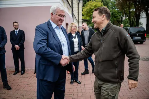Сікорський після ударів біля кордону з Польщею закликав удвічі посилити підтримк