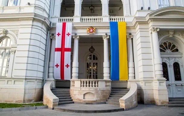 Грузія продовжила виплати та меддопомогу українським біженцям