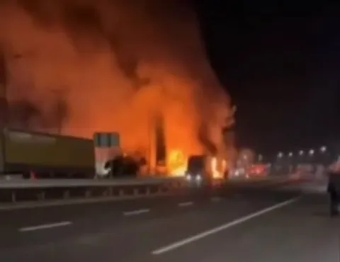 Удар по АЗС поблизу «Ягодина» на Волині: спалахнула пожежа, горіли вантажівки