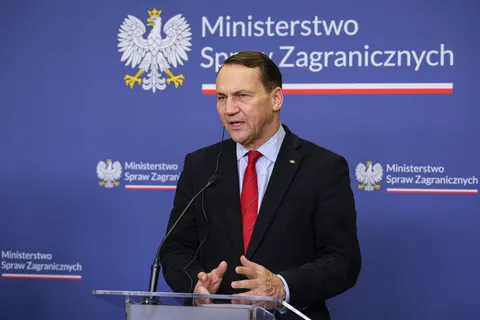 Сікорський не виключив потепління з Мінськом: що це означає для України