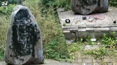 У Польщі знову пошкодили український меморіал: посольство закликало до реакції