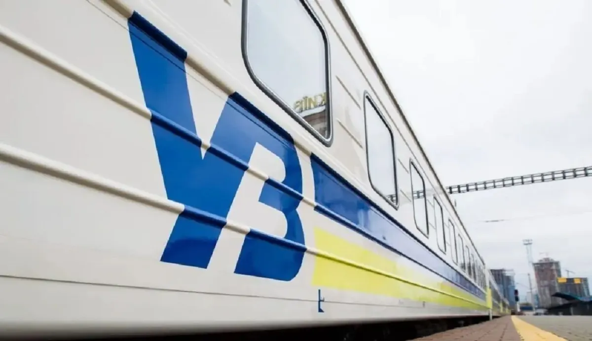 Росіяни вдарили по локомотиву пасажирського поїзда на Волині за два кілометри від Польщі