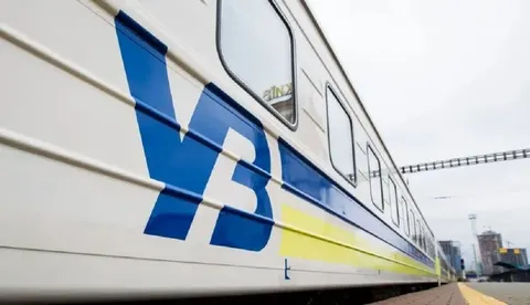 Росіяни вдарили по локомотиву пасажирського поїзда на Волині за два кілометри ві