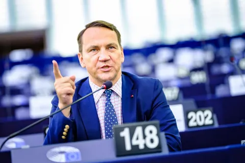 Польща пропонує ЄС обмежити пересування російських дипломатів