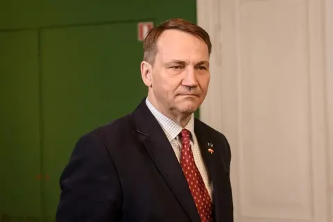 Сікорський розповів про власні запаси на випадок кризи та закликав поляків готув
