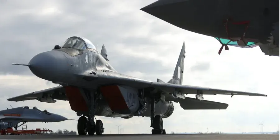 Польща підняла авіацію та посилила ППО через російські удари по Україні