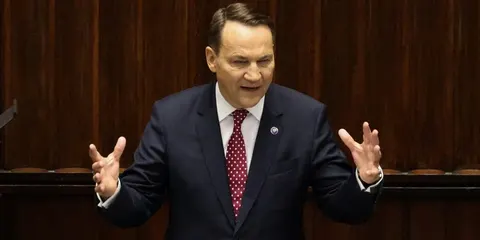 Сікорський: Польща має прискорити підготовку до загроз РФ