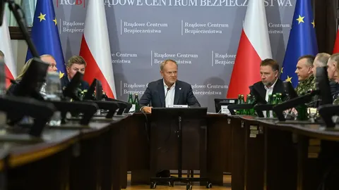 Туск скликав термінову нараду: Польща готується до можливої ескалації з боку Рос
