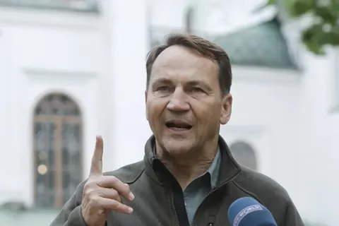 Сікорський: авіація НАТО в Європі здатна знищити половину НПЗ Росії без США