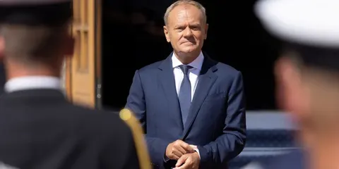 Туск закликав Навроцького видалити допис про можливу втрату територій