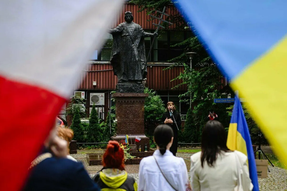 Антиукраїнські настрої в Польщі: що показує статистика і чи варто їхати