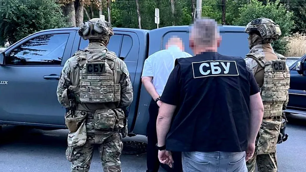 На Тернопільщині адвокату інкримінують організацію незаконного виїзду за 20 тисяч доларів