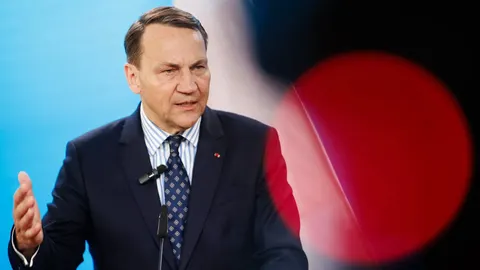 Сікорський назвав зустріч із главою МЗС Білорусі «проривом»: що це означає для У