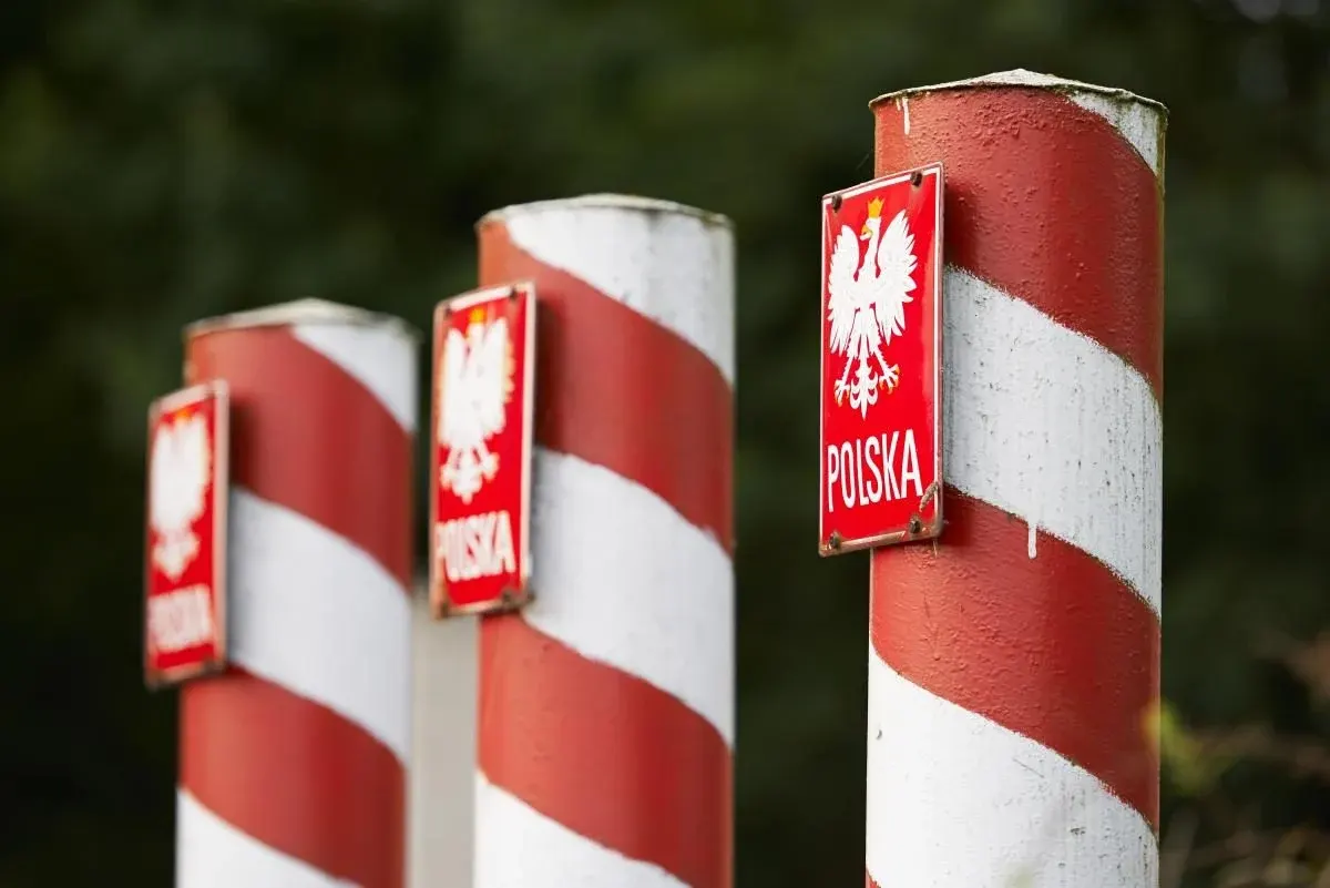 Польща змінить рух транспорту на кордоні з Україною через загрозу атак