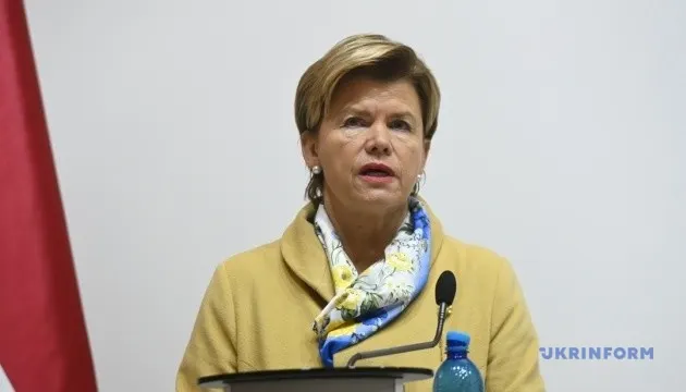 Глава МЗС Латвії прибула до Києва та виступила на конференції послів України