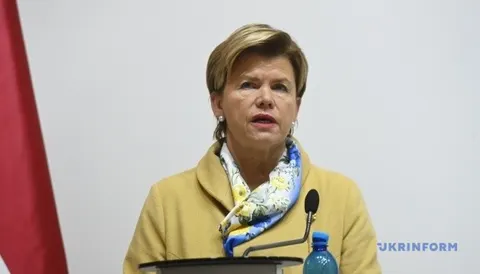 Глава МЗС Латвії прибула до Києва та виступила на конференції послів України