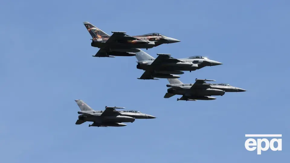 Польща обмежила польоти на сході через війну в Україні