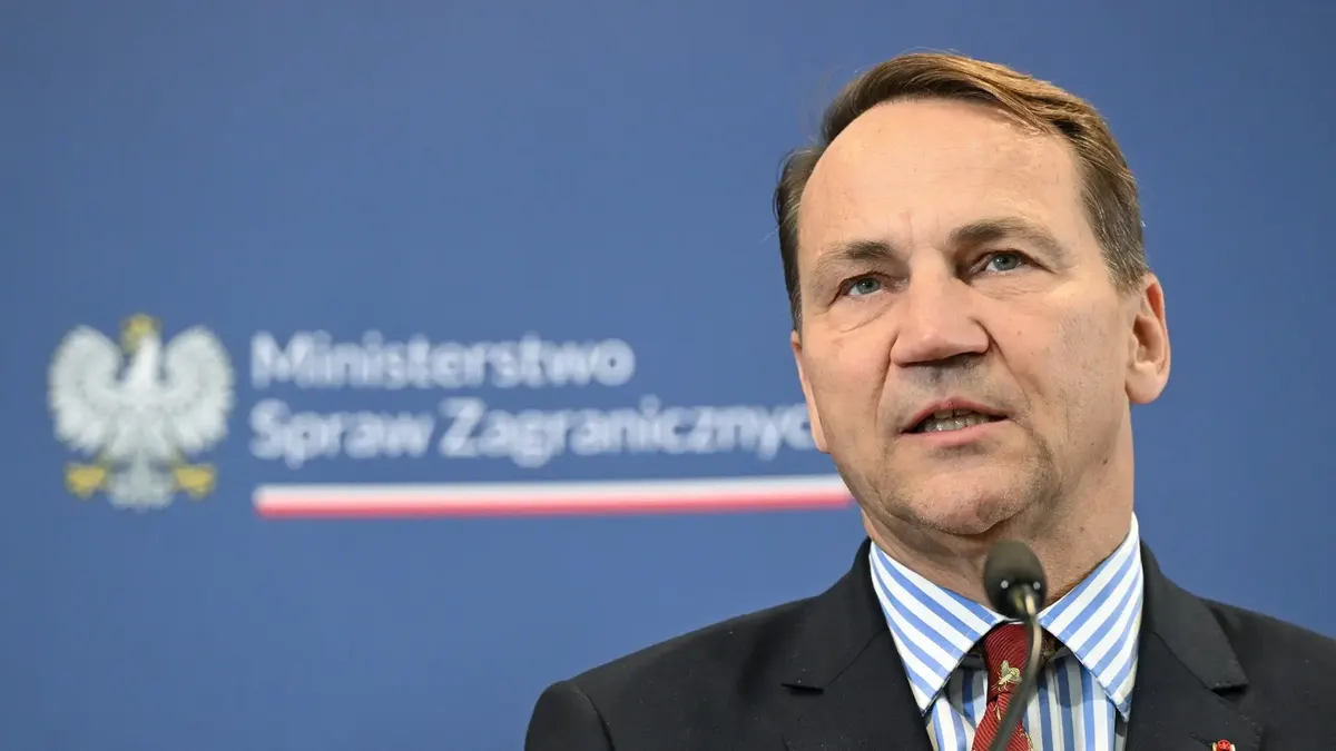 Сікорський: НАТО відповість на напад Росії обороною і наступом
