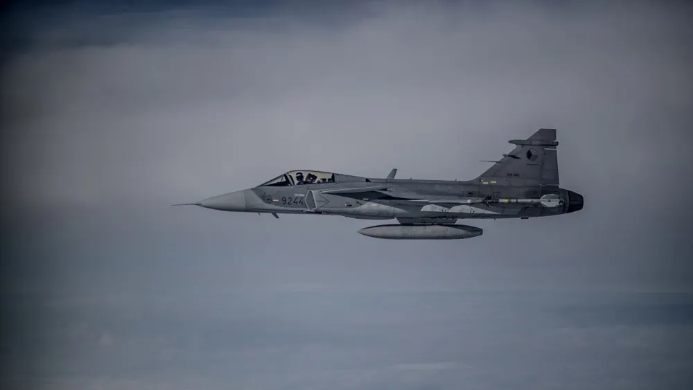 НАТО підняло чеські Gripen через дрони на заході України: що це означає
