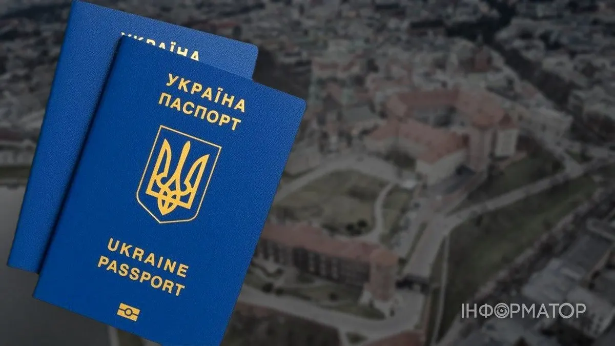 Українці в Польщі: до 31 серпня 2026 року треба оновити паспортні дані