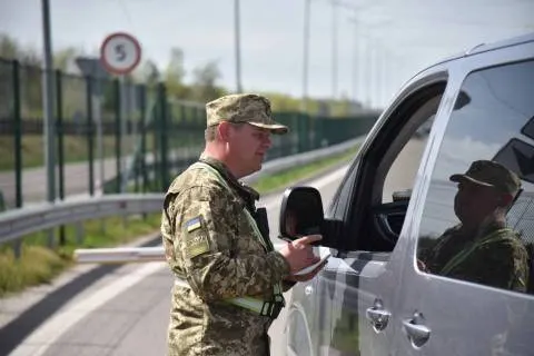 Черги з 270 авто на кордоні з Польщею: ситуація на пунктах пропуску