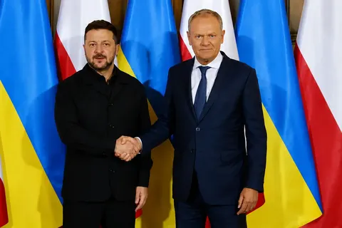 Зеленський і Туск обговорили ППО, інвестиції та безпеку українців у Польщі