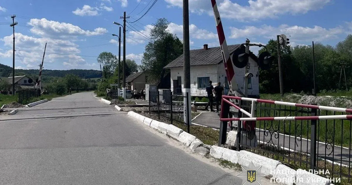 У Польщі пасажирський потяг зіткнувся з вантажівкою: є тяжкопоранені