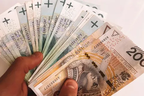 Польща автоматизує виплати 800+: що зміниться з 2027 року