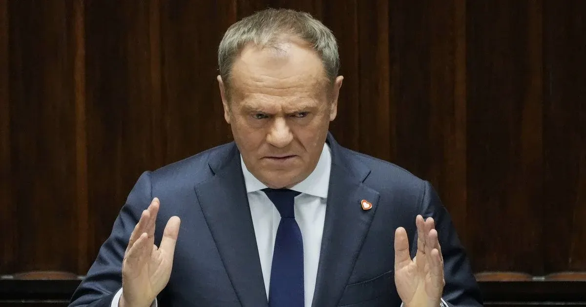 Туск вимагає від президента Польщі реакції на напади на українців