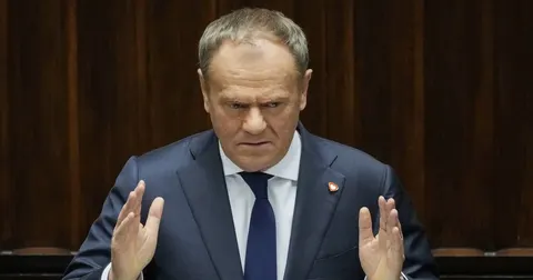 Туск вимагає від президента Польщі реакції на напади на українців