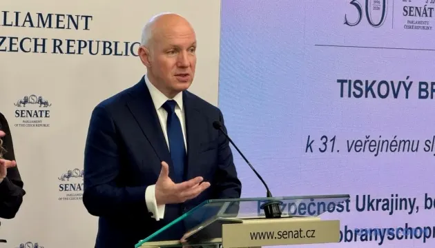Чеські сенатори питають про зустріч міністра оборони з українським колегою