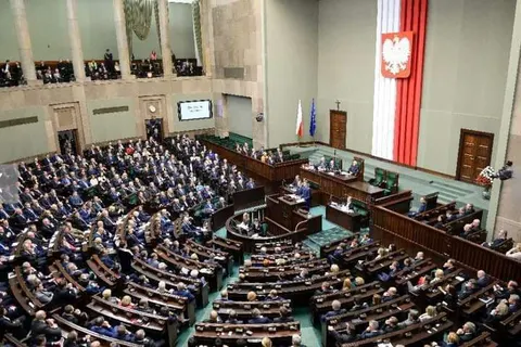 У Польщі падає рейтинг партії Качинського, зростають антиукраїнські сили