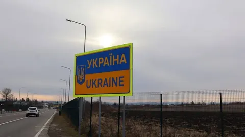 МВС попереджає про шахраїв із документами для виїзду за кордон