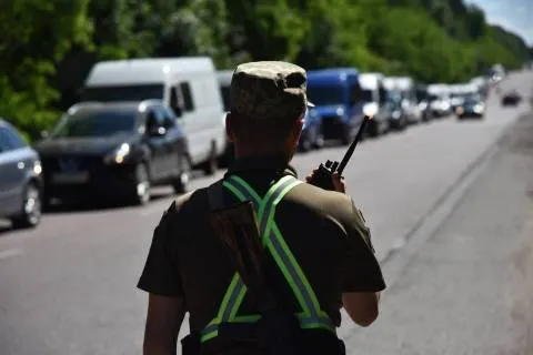 На кордоні з Польщею черги: 285 авто у семи пунктах пропуску