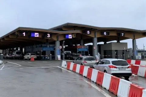 На західному кордоні зафіксували черги: де найбільше авто та пішоходів