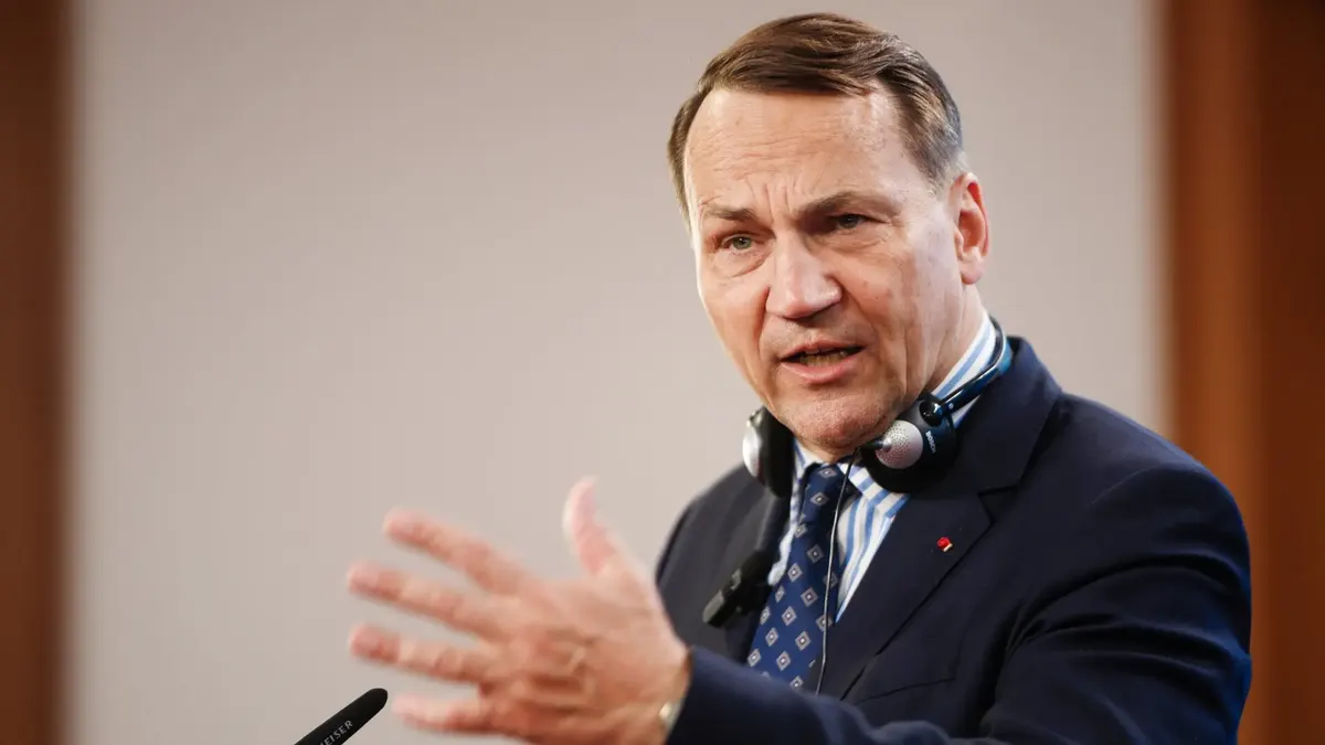 Сікорський: Польща готує найбільший пакет військової допомоги Україні