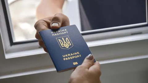 Пенсіонерам за кордоном: коли потрібна ідентифікація
