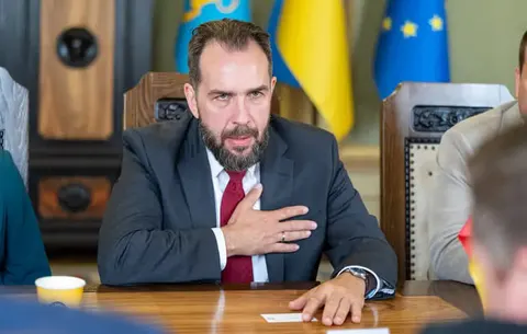 Суперечка в Польщі: чому Сікорський і речник Навроцького не зійшлися щодо посла в Україні